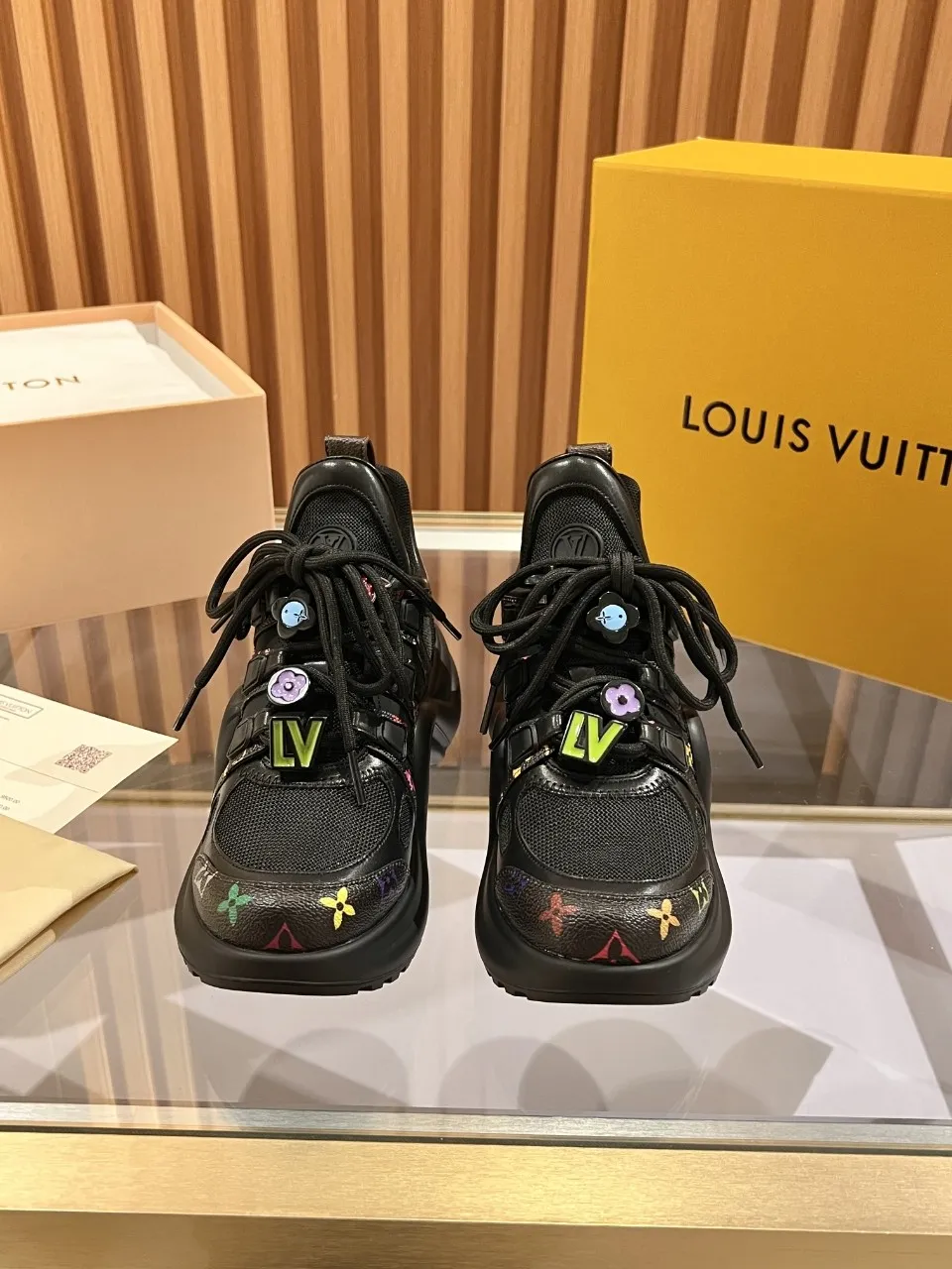 👟👟Ex-factory price 720👟👟 This three-color LV is different. 2025 new Murakami Takashi co-branded black three-color LV fancy button model Archlight donkey brand hardware casual sports dad shoes with an increased heel height of about 5.5cm, 35-41 white letter buckle